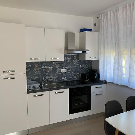 Appartamento Apartman Ki Pola Esterno foto