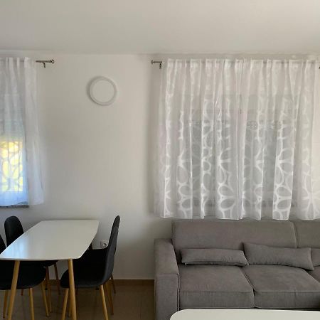 Appartamento Apartman Ki Pola Esterno foto