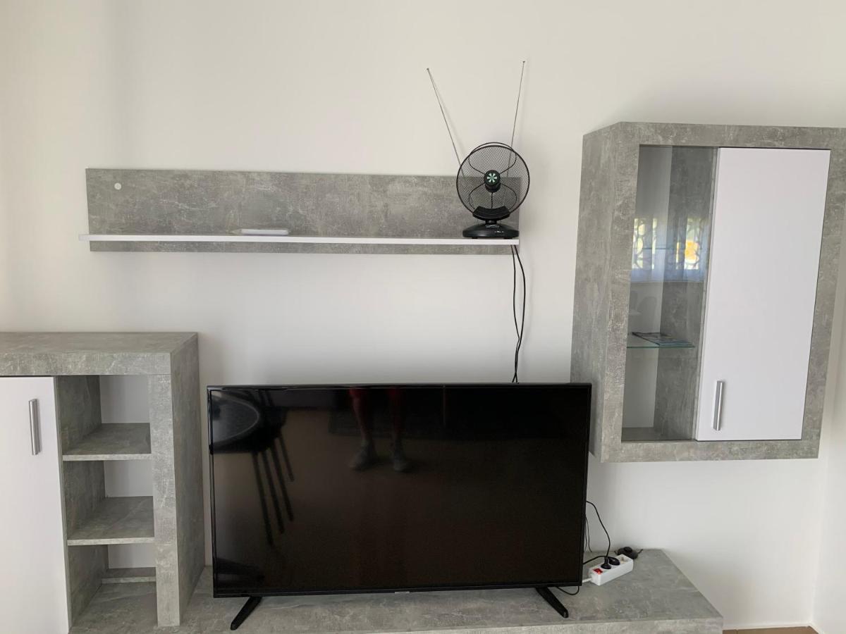 Appartamento Apartman Ki Pola Esterno foto