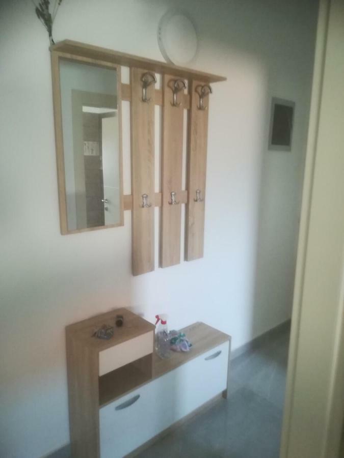 Appartamento Apartman Ki Pola Esterno foto