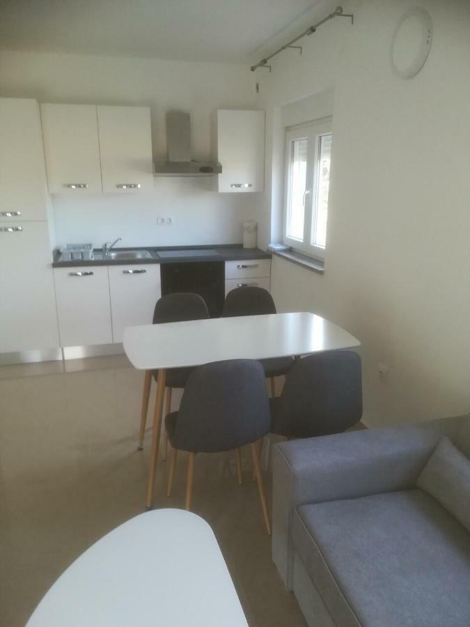Appartamento Apartman Ki Pola Esterno foto