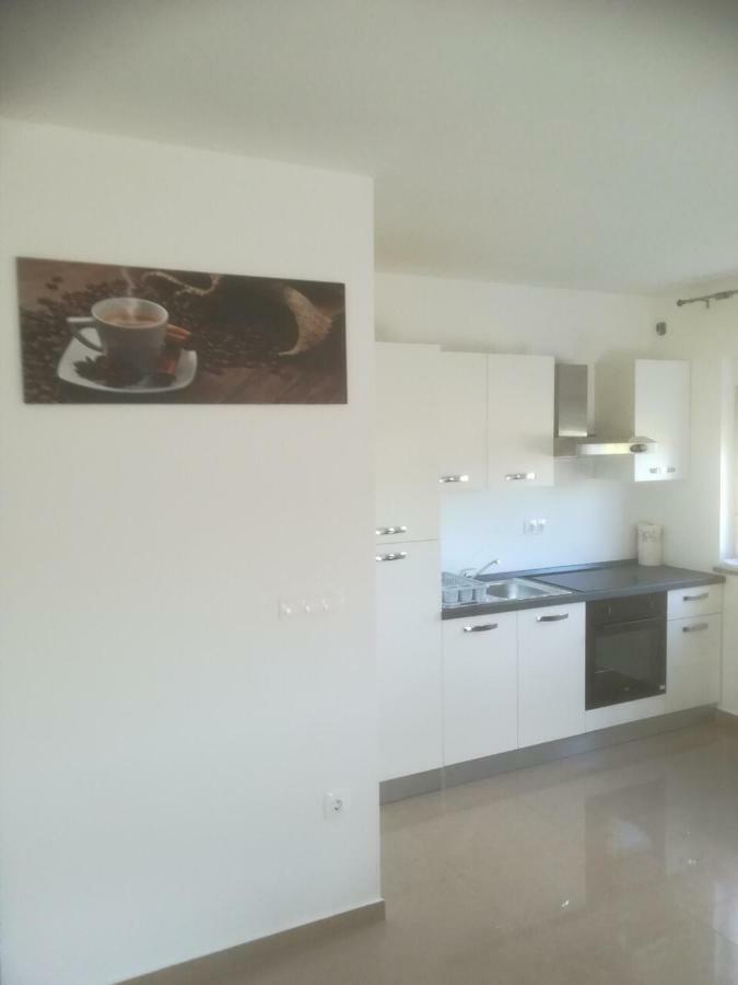 Appartamento Apartman Ki Pola Esterno foto
