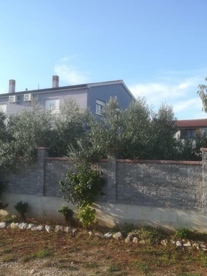 Appartamento Apartman Ki Pola Esterno foto