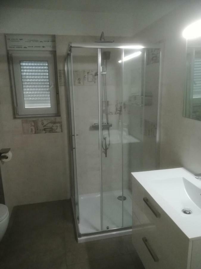 Appartamento Apartman Ki Pola Esterno foto
