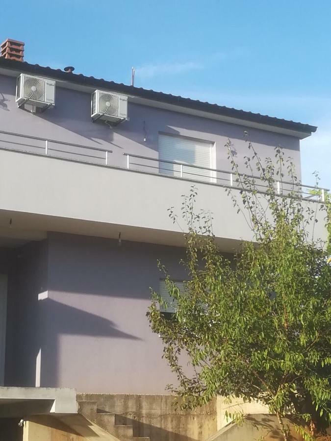 Appartamento Apartman Ki Pola Esterno foto